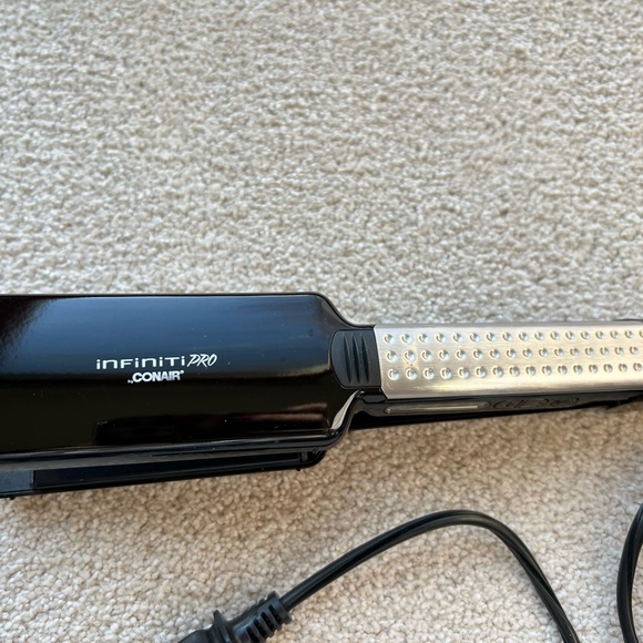 Conair Infiniti Pro Tourmaline Ceramic Flat Iron 2 Inch Instant Heat CS32BX - Picture 2 of 9